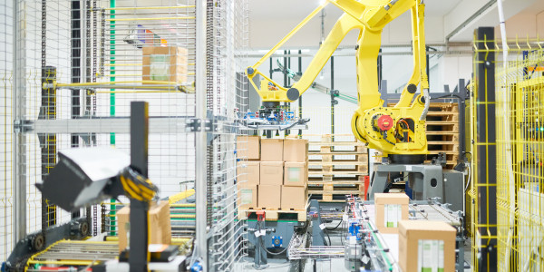 Células Robotizadas Campdevànol · Célula Robotizada para Industria Electrónica / Componentes