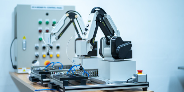 Garras Robóticas a Medida / Manos Robot / Grippers / EOAT en Girona · Diseño y Construcción de Utillajes para Robots