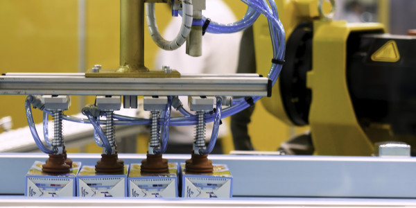 Robots Industriales / Robotización / Cobots Llanars · Robot de Envasado Alta Velocidad (Pick and Place)