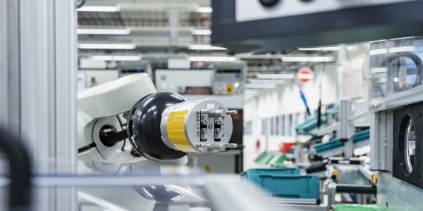 Robots Industriales / Robotización / Cobots Llanars · Robot para Apilamiento y Desapilamiento, Moldeo por Inyección