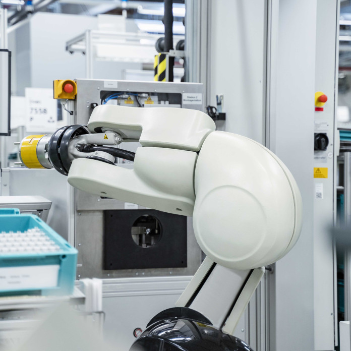 VKS Automatización Industrial · Expertos  Automatización Industrial, Robotica, IA y Mecatrónica Figueres